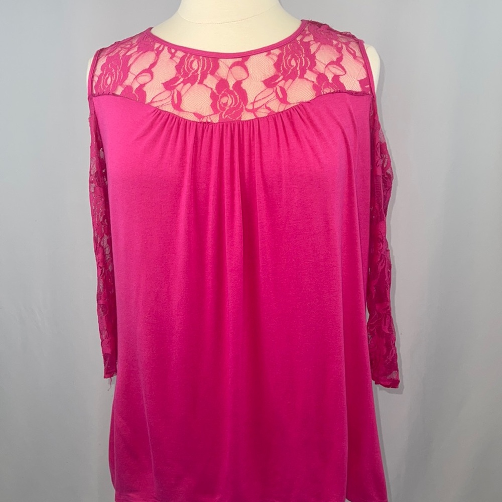 Kate & Mallory round neck, 3/4 sleeve cold shoulder, HI to LO Hem - XL